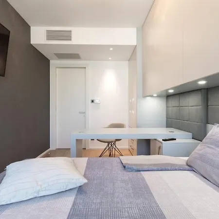 Gray Pearl - Luxury With Pool Appartamento Spalato