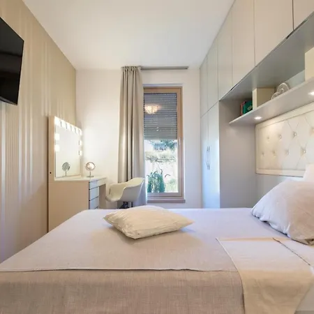 Gray Pearl - Luxury With Pool Split